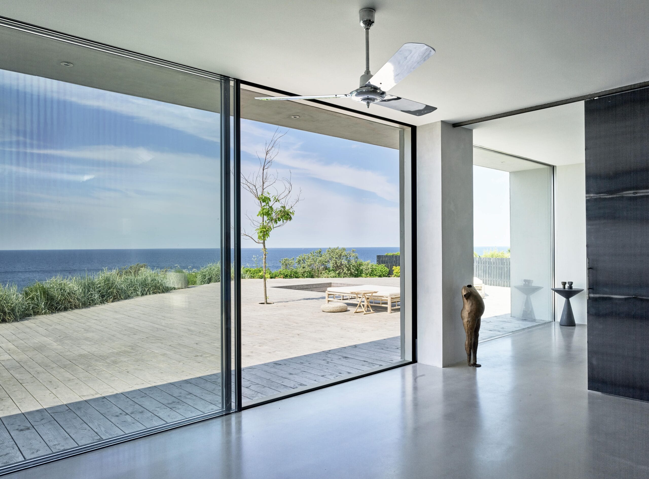Bungalow met aluminium kozijnen en glazen schuifwanden van MB Alu-Max Bungalow met aluminium kozijnen en glazen schuifwanden van MB Alu-Max